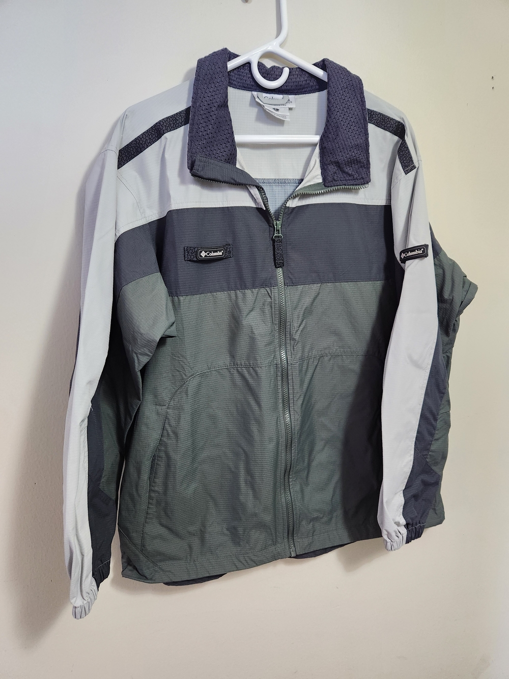 Columbia Men's Grey & Light Grey Zipper Windbreaker Jacket Packable